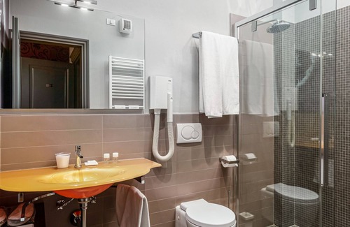 Cesenatico Bed & Breakfast | Superior room with balcony overlooking the canal port of Cesenatico