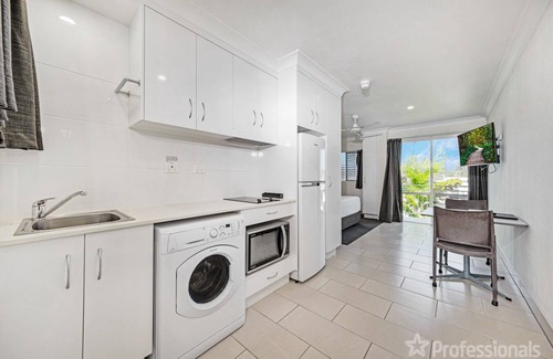Emu Park Apartment | Superior Studio 17 Endeavour Inn
