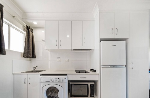 Emu Park Apartment | Superior Studio 17 Endeavour Inn
