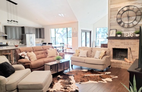 Woods of Shavano House | Superiorly located, beautiful spacious house: 4bed/2 bath, private yard, garage