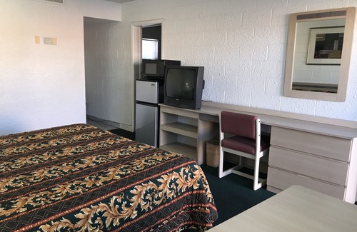 Northeast El Paso Hotel | SuperLodge Motel