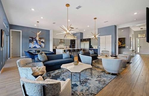 Loughman House | Superstar Villa w Karaoke RM, Bowling, Ice Princess BR, Theater, Gym, Near Parks