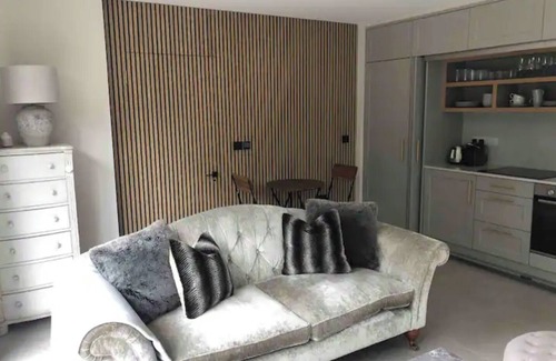 Westbourne Apartment | Sur la Mer - luxury beach retreat