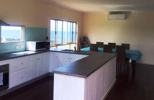 Lake Bunga House | Sur La Mer - On the Sea