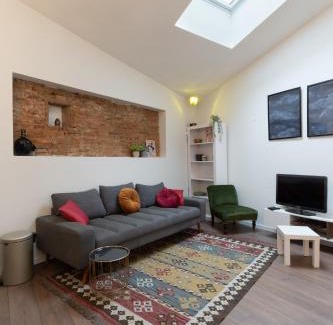 Lapeyrouse-Fossat Apartment | Sur la place , centre village cosy & calme 2CH
