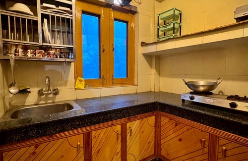 Old Manali Cottage | Suraj Cottage by The Himalayan Stories
