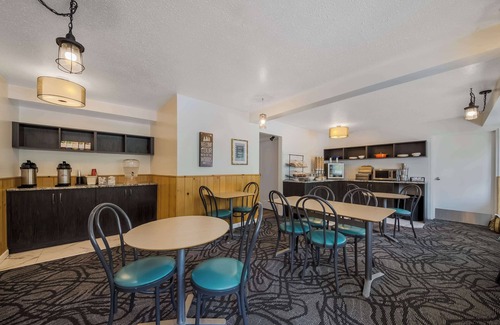 Rossland Hotel | SureStay Hotel by Best Western Rossland Red Mountain