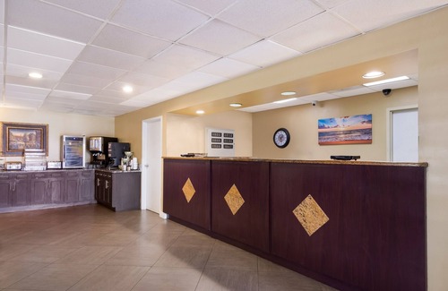 Feather Sound Hotel | SureStay Hotel by Best Western St. Pete Clearwater Airport