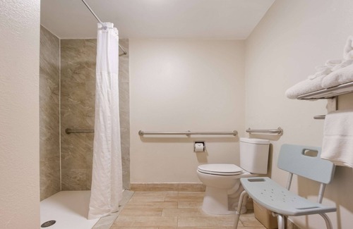 Feather Sound Hotel | SureStay Hotel by Best Western St. Pete Clearwater Airport