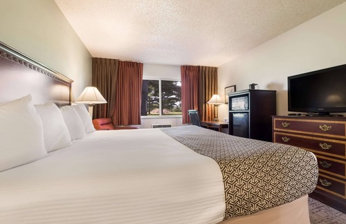 Thomson Hotel | SureStay Hotel by Best Western Thomson