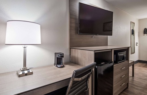 Findlay Hotel | SureStay Hotel by Best Western Findlay