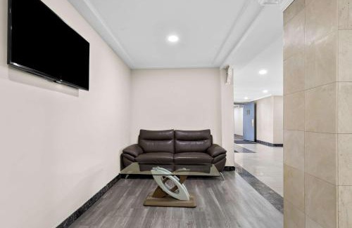 Windsor Hotel | SureStay Plus by Best Western Windsor