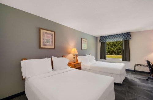 Berkeley Springs Hotel | SureStay Plus Hotel by Best Western Berkeley Springs