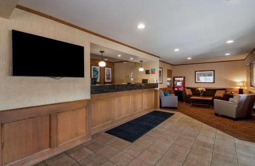 Salmon Arm Hotel | SureStay Plus Hotel by Best Western Salmon Arm