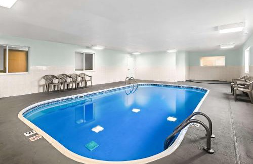 Bettendorf Hotel | SureStay Plus Hotel by Best Western Bettendorf