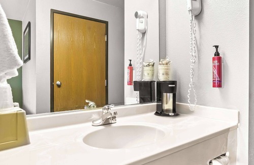 Bettendorf Hotel | SureStay Plus Hotel by Best Western Bettendorf