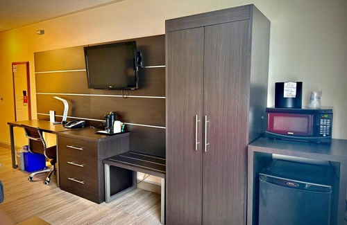Kincardine Hotel | SureStay Plus Hotel by Best Western Kincardine