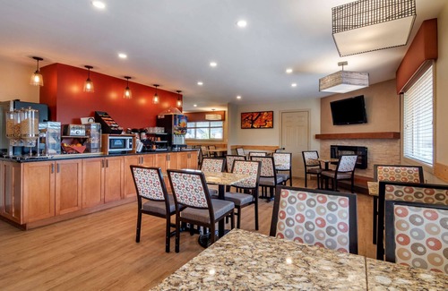 Salmon Arm Hotel | SureStay Plus Hotel By Best Western Salmon Arm