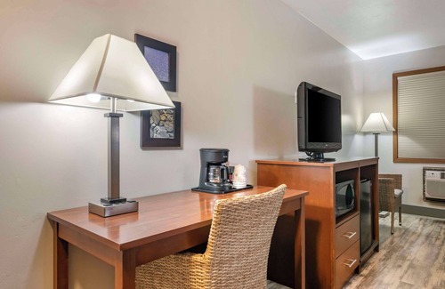 Buffalo Hotel | SureStay Plus Hotel by Best Western Buffalo