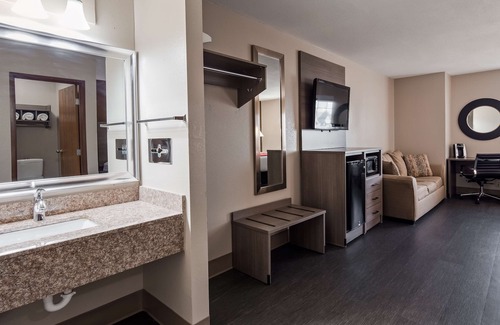 Kearney Hotel | SureStay Plus Hotel by Best Western Kearney Liberty North