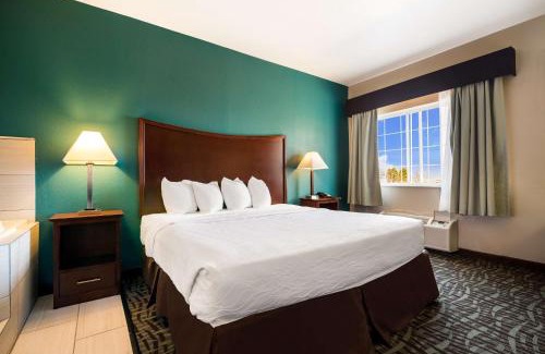 Topeka Hotel | SureStay Plus Hotel by Best Western Topeka