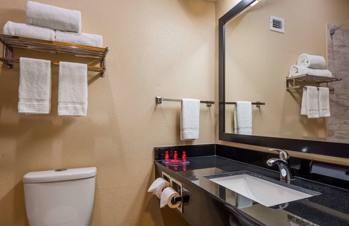 Blue Springs Hotel | SureStay Plus Hotel by Best Western Blue Springs