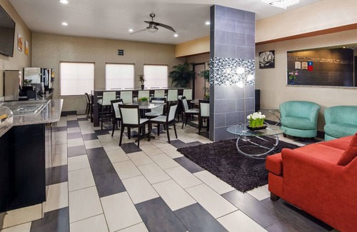 Blue Springs Hotel | SureStay Plus Hotel by Best Western Blue Springs