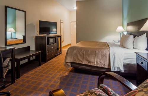 Blue Springs Hotel | SureStay Plus Hotel by Best Western Blue Springs