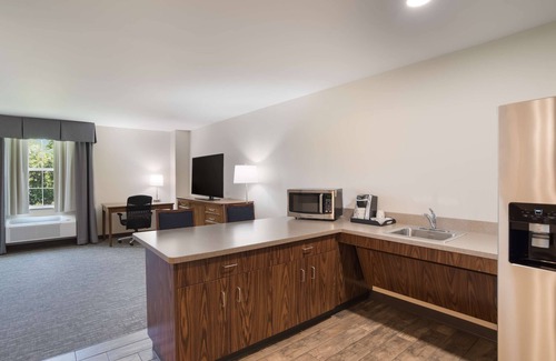 Elizabethtown Hotel | SureStay Plus Hotel by Best Western Elizabethtown Hershey