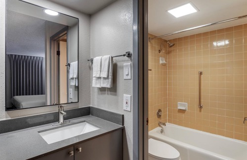 Victoria Hotel | Surestay Studio By Best Western Victoria
