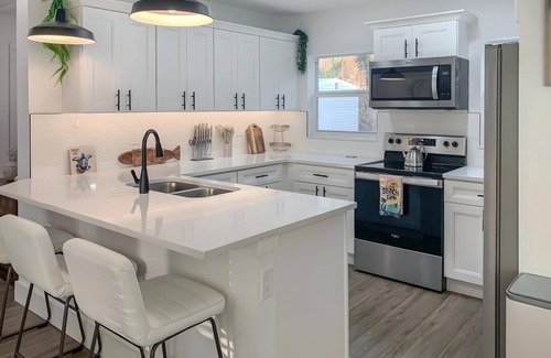 Tropic House | Surf Chic 3br, Firepit, Boating, Fishing, Beaches