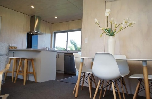 Warea House | Surf highway coast house. ocean front bach