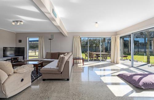 Waiotahi House | Surf n Sand n Summer Vibes