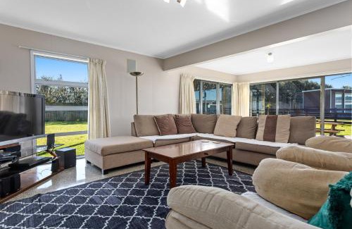 Waiotahi House | Surf n Sand n Summer Vibes