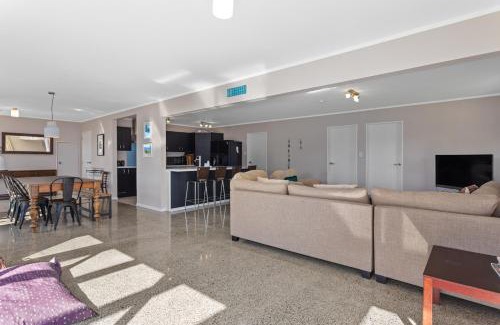 Waiotahi House | Surf n Sand n Summer Vibes