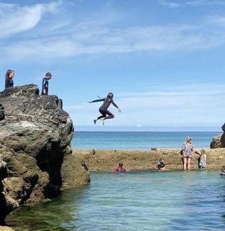 Porthtowan Apartment | Surf 'n' Sands in Porthtowan Beachfront Apartment