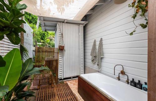 Wooloweyah House | Surf Shack Bungalow - Oceanstays