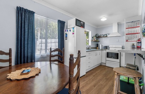 Raglan House | Surf Shack Haven - Raglan Holiday Home