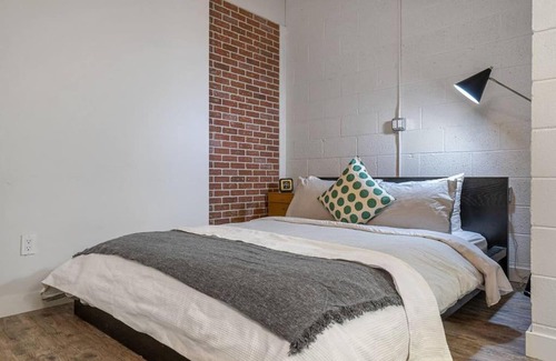 Sylvan Lake Apartment | Surf Shack l Sleeps 4 l Games l Kitchen I Roku