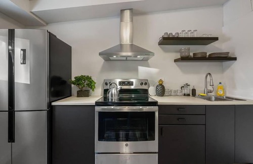 Sylvan Lake Apartment | Surf Shack l Sleeps 4 l Games l Kitchen I Roku