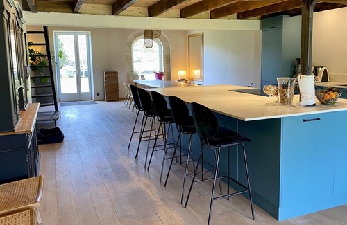 Gaillan-en-Medoc House | Surf, wine and chill with your crew!