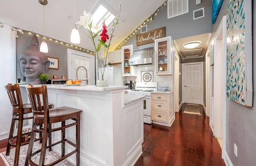 Long Beach House | Surfer's Cottage steps from the beach and right by JFK