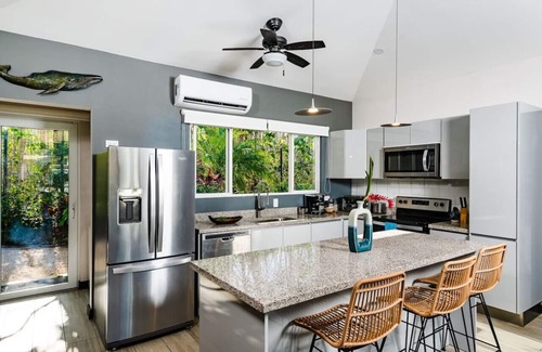 Avellanas Beach House | Surfer's Heaven - Modern, new home, close to beach