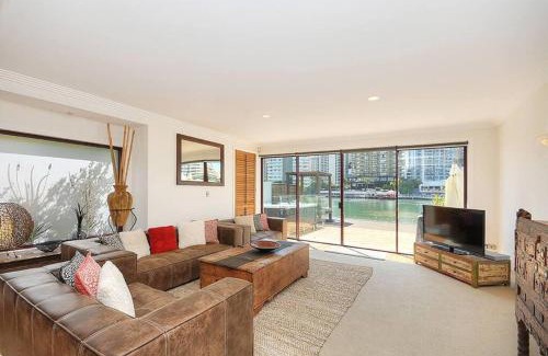 Surfers Paradise Villa | Surfers Reflections Amazing views from your spa!