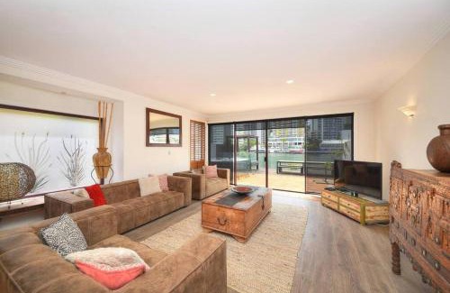 Surfers Paradise Villa | Surfers Reflections Amazing views from your spa!
