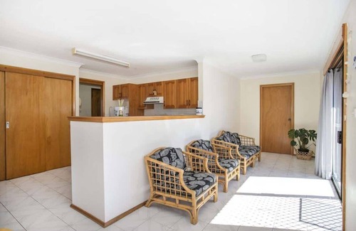 Kioloa House | Surfside Summary: Abs