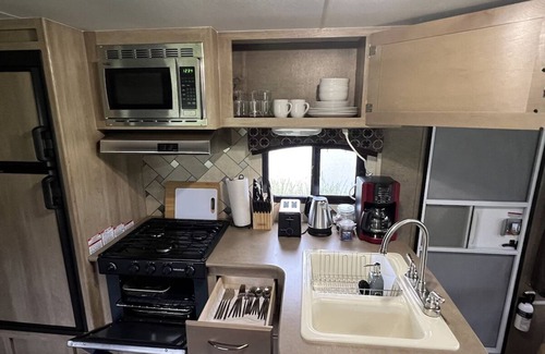 Klamath Apartment | Surftside glamping rv - Site #17