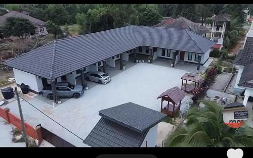 Kampong Raja House | Suria guesthouse