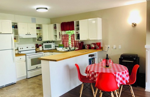 Leeds and the Thousand Islands House | Suriz Cottage