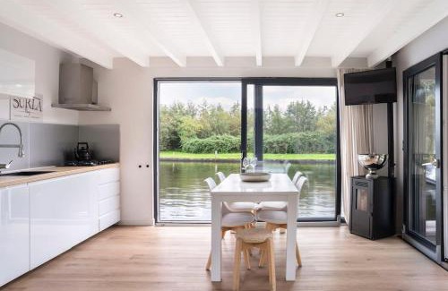 Rooversbroek Boat Rental | Surla houseboat Hangloose Kagerplassen